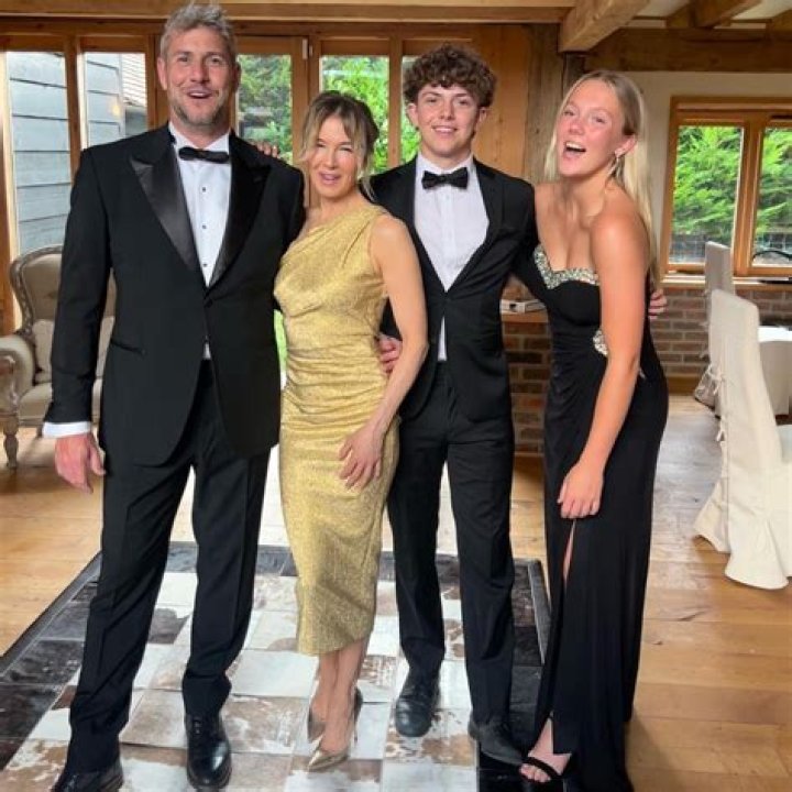 Rene Zellweger's Brother: Drew, Career & Family Life